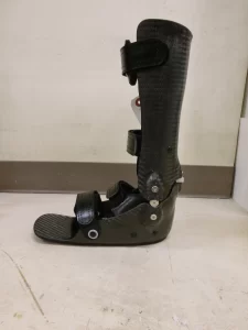 短下肢装具　プリプレグカーボン